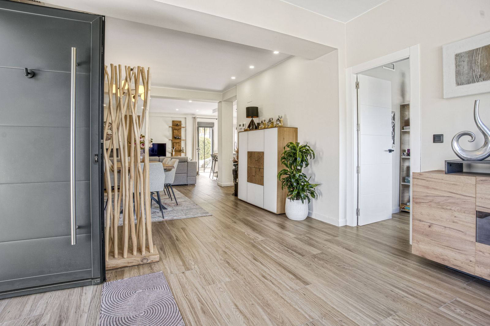 Salón comedor de una vivienda en alquiler de larga duración